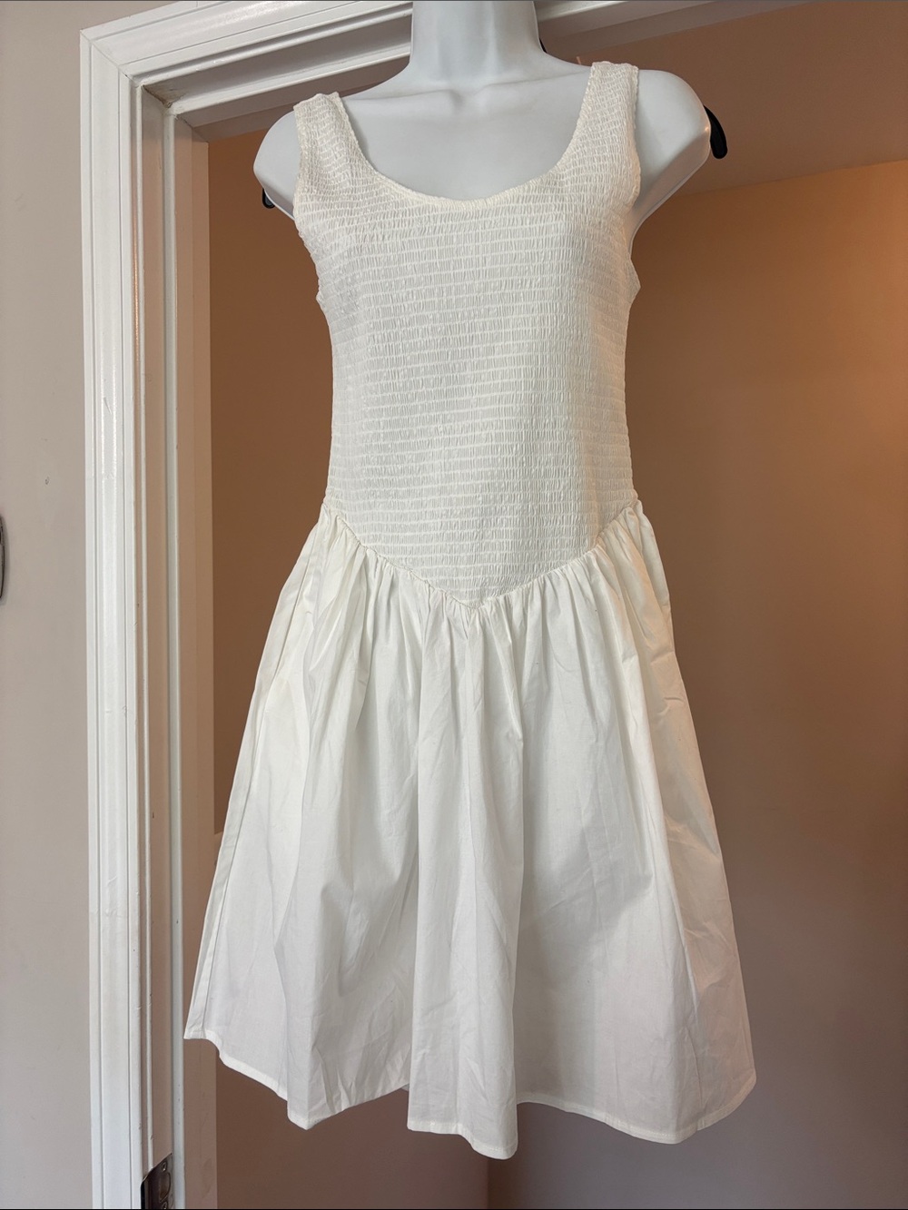 Cute White WAYF Sleeveless Smocked Bodice Dress NWOT